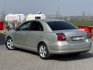 Toyota Avensis foto 6