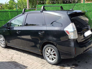 Toyota Prius v foto 3