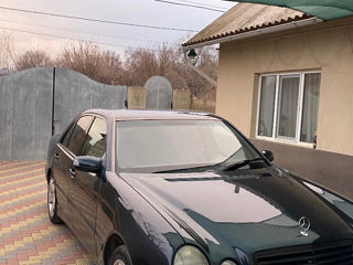 Mercedes E-Class foto 2