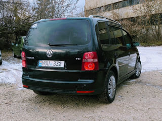 Volkswagen Touran foto 4