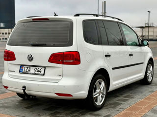 Volkswagen Touran foto 2