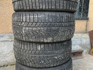 Vând anvelope 225/40R18