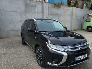 Mitsubishi Outlander foto 2