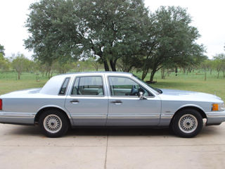 Lincoln Town Car foto 2