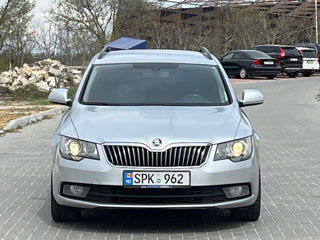 Skoda Superb foto 2