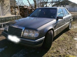 Mercedes Series (W124) foto 2