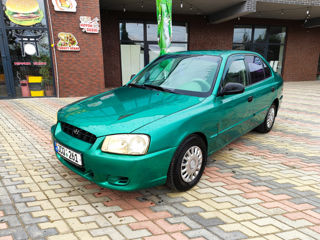 Hyundai Accent foto 1