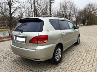 Toyota Avensis Verso foto 7