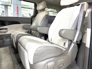 KIA Carnival foto 10