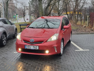 Toyota Prius v