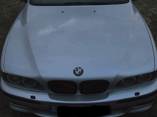 BMW 5 Series foto 1