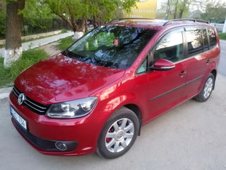 Volkswagen Touran foto 1