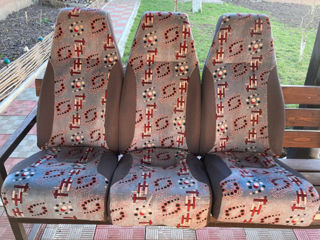 Se vind 3 scaune pentru bus.