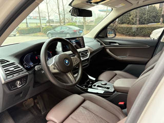 BMW iX3 фото 12
