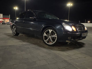 Mercedes E-Class foto 2