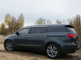 KIA Carnival foto 2