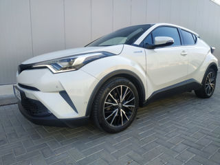 Toyota C-HR foto 1