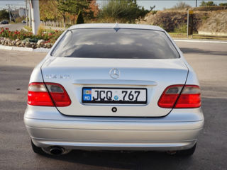 Mercedes CLK-Class foto 2