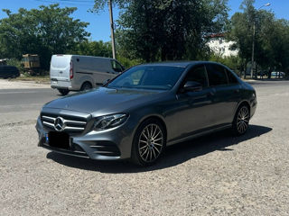 Mercedes E-Class foto 1