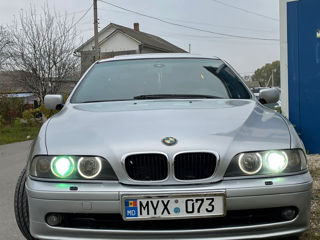 BMW 5 Series foto 1