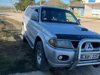 Mitsubishi Pajero Sport foto 2