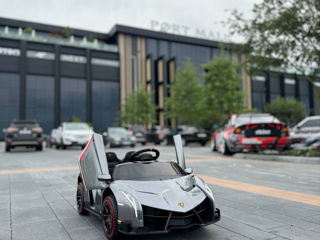 Lamborghini Veneno argintiu pentru copii! Cu telecomanda, pentru cei mici!