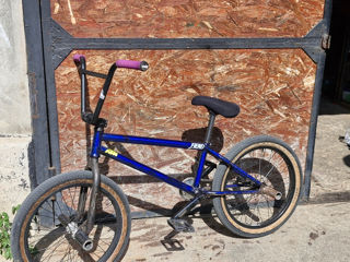 Vând bmx custom