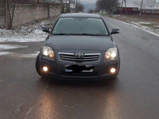 Toyota Avensis foto 2