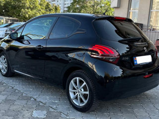 Peugeot 208 foto 3