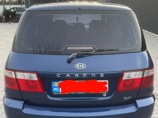 KIA Carens foto 1