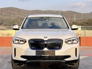 BMW iX3 foto 2