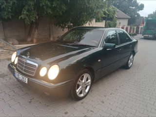 Mercedes E-Class foto 2