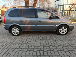 Opel Zafira foto 2