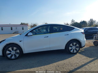 Tesla Model Y foto 4