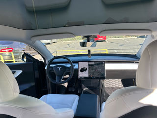 Tesla Model Y foto 6