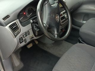 Toyota Avensis Verso foto 4