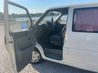 Volkswagen Caravelle foto 2