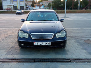 Mercedes C-Class foto 1