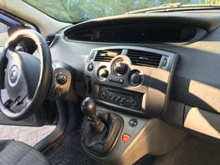 Renault Grand Scenic foto 2