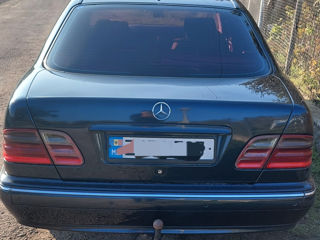 Mercedes E-Class foto 2