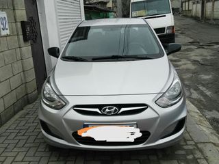 Hyundai Accent foto 2