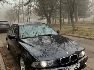 BMW 5 Series foto 3