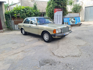 Mercedes Series (W123) foto 6