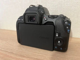 Vînd/продаю Canon EOS 250D Body foto 2