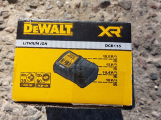 Dewalt  încărcător 115