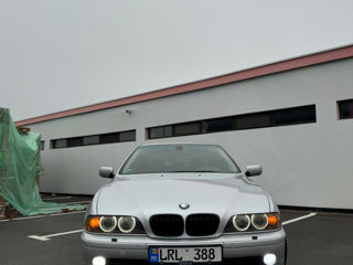 BMW 5 Series foto 2