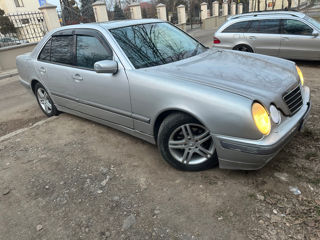 Mercedes E-Class foto 2