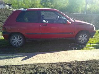 Renault Clio foto 1