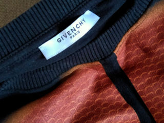 Burberry, Givenchy original foto 6