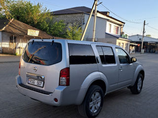 Nissan Pathfinder foto 4